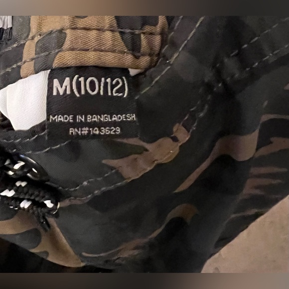 Swim Pants - Sun Protect Camouflage Water repellant material & mesh pockets - Picture 5 of 6